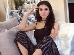 Potret Cantik SSSniperWolf, YouTuber Gaming yang Bikin Meleleh