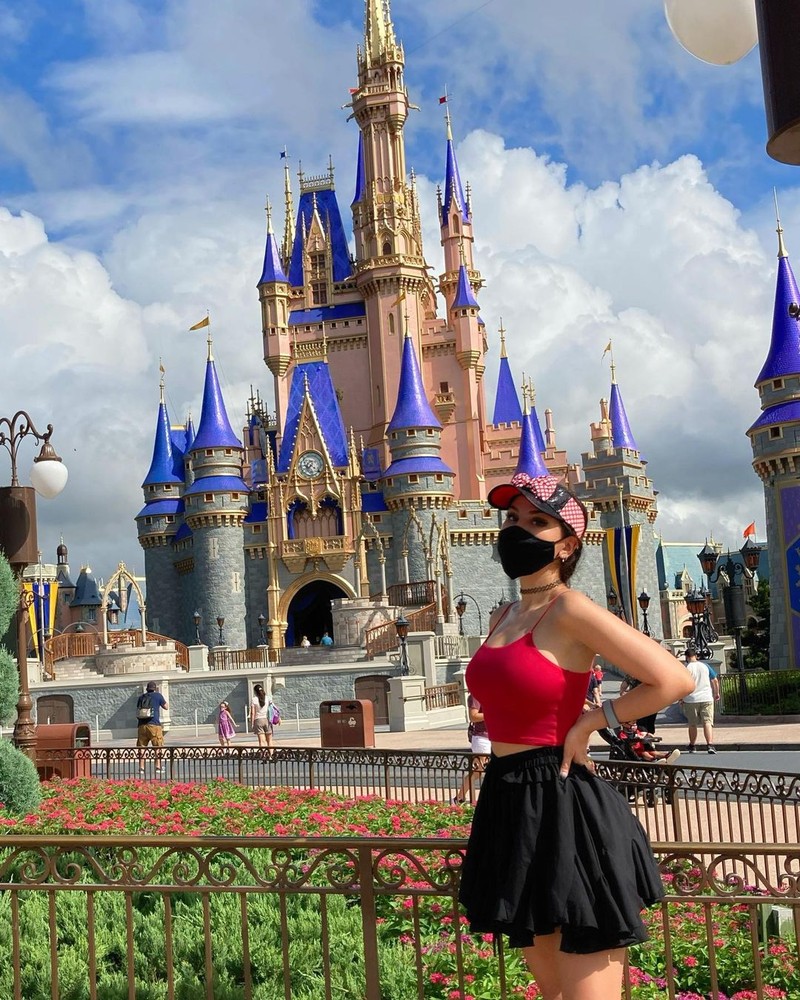 Lia Valentine adalah seorang gamer asal Inggris yang punya banyak followers. Ini dia potret cantiknya.