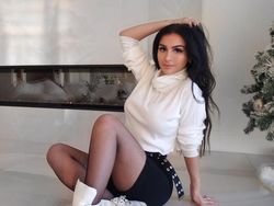 Potret Cantik SSSniperWolf, YouTuber Gaming yang Bikin Meleleh