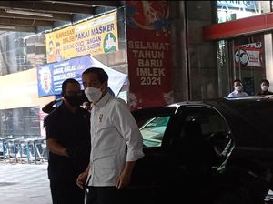 Jokowi hingga Anies Pantau Vaksinasi COVID-19 di Pasar Tanah Abang