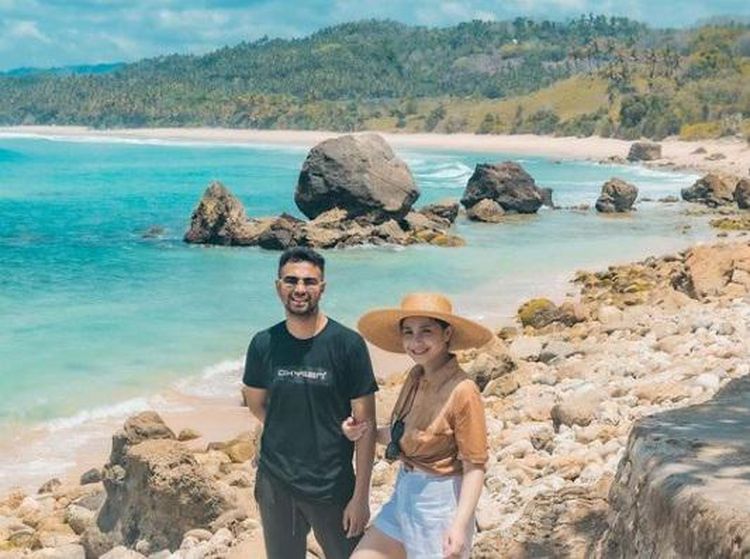 Romantisnya Nagita Slavina dan Raffi Ahmad Saat Kulineran