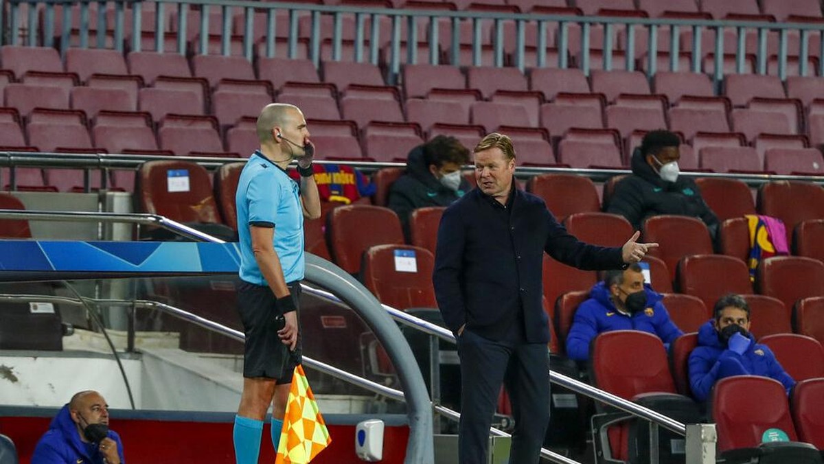 Ronald Koeman belum mau mundur dari Barcelona (AP/Joan Monfort)