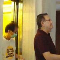 Fasilitas lift untuk mempermudah akses semakin mempertegas kemewahan rumah tersebut. (Foto: YouTube/Marten and Friends)