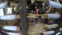 Sekitar abad ke-19, ketika sejumlah petani memasarkan hasil pertaniannya ke daerah Pahang, mereka tertarik pada tenun songket yang ada di sana. Saking tertariknya, mereka bawa pulang ke Silungkang dan membuat tenun songket sendiri.  