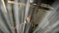 Lalu tenun Songket singgah ke Negeri Siam (Thailand), menyebar ke Semenanjung Negeri Jiran Malaysia dan Brunei Darussalam kemudian menyeberang ke Pulau Sumatera yakni ke Silungkang, Siak dan Palembang.  