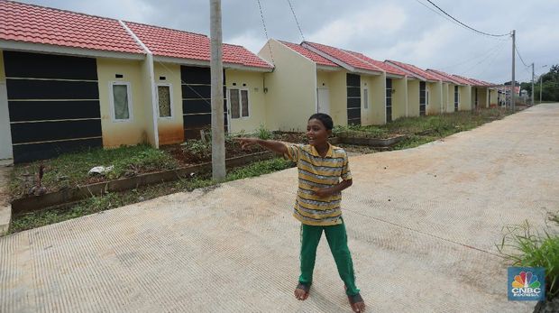 Suasana proyek pembangunan perumahan di Depok, Jawa Barat, Rabu (17/2/2021). Harga hunian rumah hunian masih menunjukkan kenaikan pada kuartal IV-2020 namun laju kenaikan melambat. (CNBC Indonesia/Tri Susilo) Suasana proyek pembangunan perumahan di Depok, Jawa Barat, Rabu (17/2/2021). Harga hunian rumah masih menunjukkan kenaikan pada kuartal IV-2020 namun laju kenaikan melambat. (CNBC Indonesia/Tri Susilo)