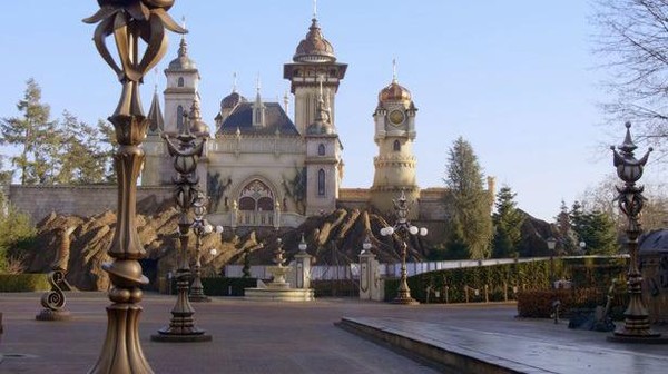 Saat Belanda lockdown, taman hiburan di dalamnya pun terdampak. Salah satunya Efteling yang akhirnya tak memiliki pengunjung (Efteling) Saat Belanda lockdown, taman hiburan di dalamnya pun terdampak. Salah satunya Efteling yang akhirnya tak memiliki pengunjung (Efteling)