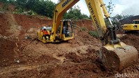 Dengan bertambahnya satu korban longsor tersebut, kini total korban tertimbun longsor Nganjuk yang sudah ditemukan ada 15. Dari 15 tersebut, 13 korban meninggal dunia dan 2 orang selamat. Saat ini masih ada 6 korban yang masih dalam pencarian. Istimewa/Basarnas