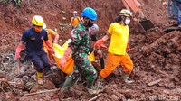 Korban longsor Nganjuk ditemukan sekitar pukul 10.21 WIB di sektor A. Istimewa/Basarnas.