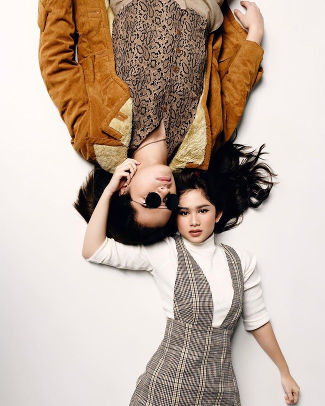 Beberapa hari setelahnya Tissa Biani dan Dul Jaelani kembali mengunggah foto kebersamaan mereka. Salah satunya dengan konsep vintage. Foto: Instagram/@tissabiani, @wongsim