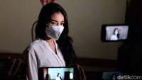 Potret Tsania Marwa saat menjalani sidang hak asuh anak di Pengadilan Agama Cibinong, Jawa Barat, hari ini. (Foto: Noel/detikcom) 