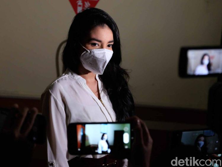 7 Potret Tsania Marwa Hadiri Sidang Hak Asuh Anak