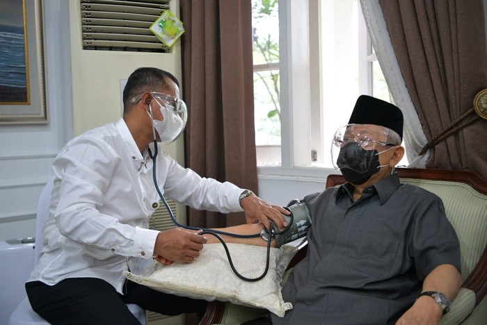 Wakil Presiden Ma'ruf Amin Jalani Vaksinasi COVID-19