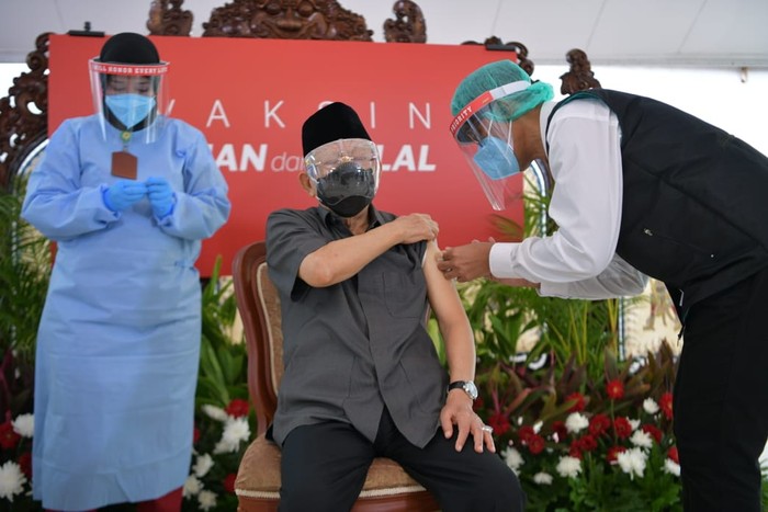 Wakil Presiden Maruf Amin Jalani Vaksinasi COVID-19