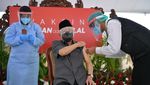 Potret Momen Wapres Maruf Amin Divaksinasi COVID-19