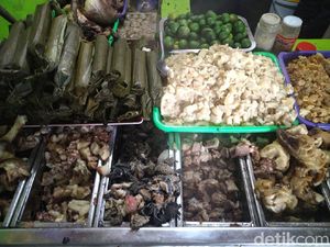 Wow! Sehari 250 Kilogram Daging Sapi Ludes di Warung Bakso Ini