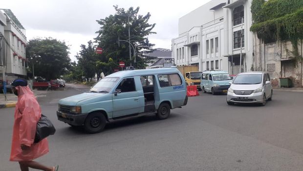 Angkutan umum di Kawasan LEZ Kota Tua Jakarta..