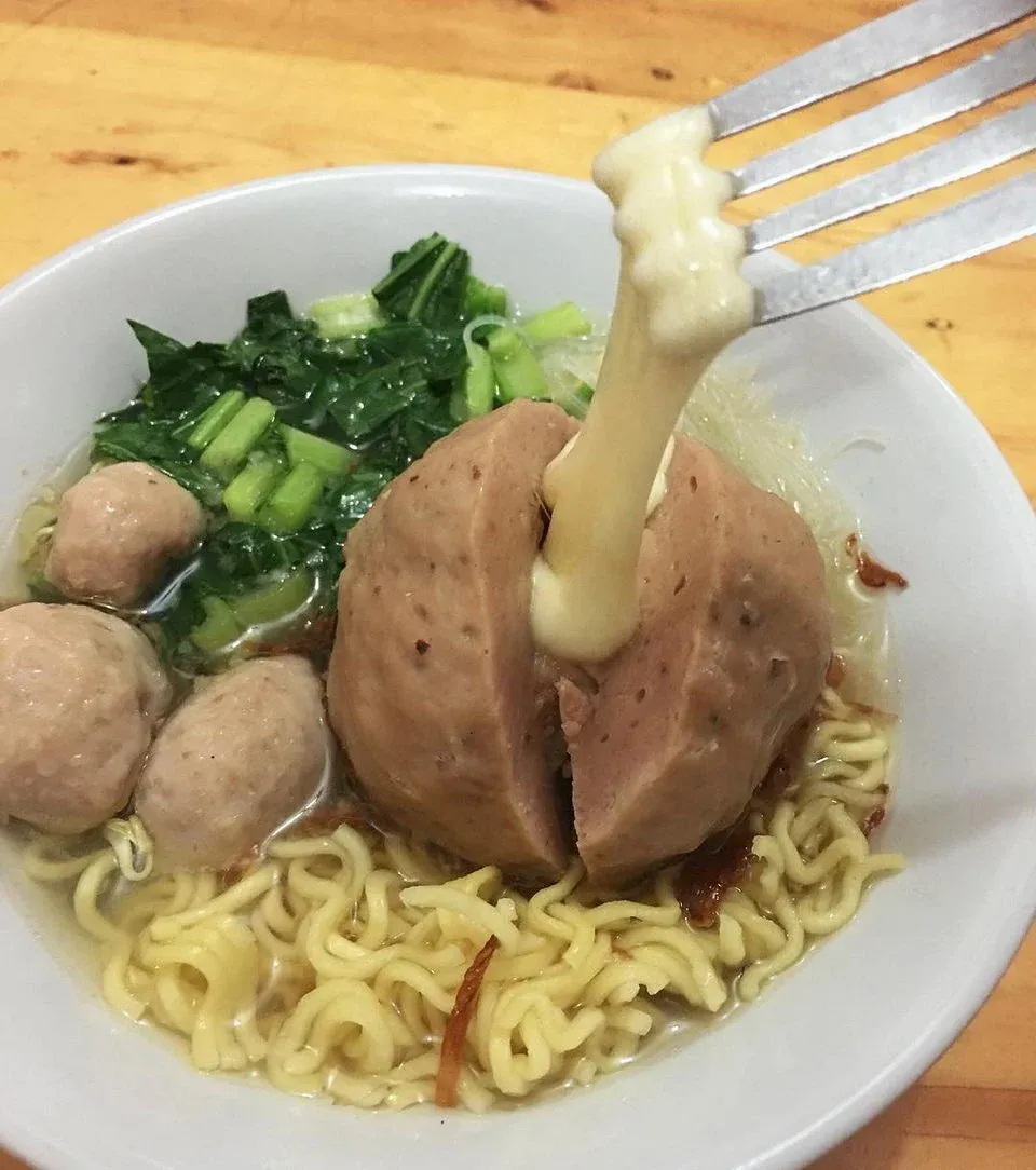 Bakso Isi Keju Mozarella Yang Mulur Ada Di 5 Tempat Ini