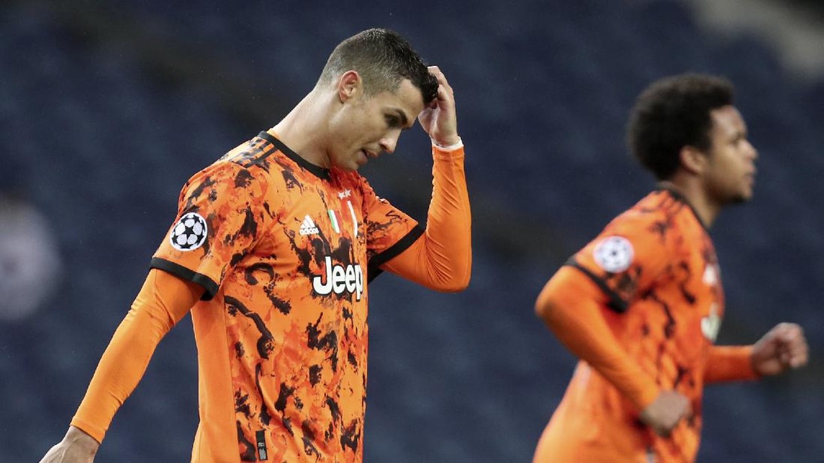 Cristiano Ronaldo tampil kurang sip di laga Porto vs Juventus. (Foto: AP/Luis Vieira)