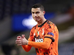 Ronaldo Vs Porto: Nabrak Teman, Tendang Angin, Tak Dapat Penalti