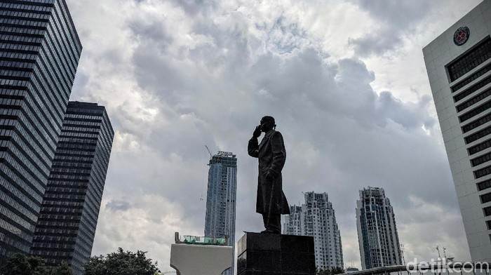 Cuaca Jakarta Terpantau Cerah Berawan Dalam beberapa hari lalu, Jakarta selalu diguyur hujan, namun hari ini cuaca Jakarta terpantau cerah berawan. Yuk kita nikmati.