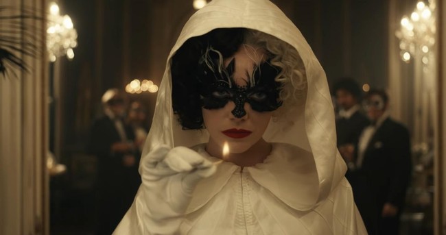 Disney akhirnya memberikan sedikit bocoran film Cruella lewat trailer terbaru. Cuplikan singkat dari film yang akan dirilis pada 28 Mei 2021 itu memperlihatkan aksi Emma Stone melakoni salah satu karakter penjahat fenomenal Disney. (Foto: Dok. Disney)