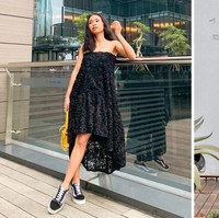 Kedua pemeran pendukung itu sering tampil feminin saat OOTD di Instagramnya. Glenca Chysara menggunakan dress hitam lengan puffy. Gayanya itu disebut mirip pemeran Ko Moon Young di drama Korea Its Okay To Not Be Okay. Sementara Ayya yang lebih suka tampil seksi menggunakan dress hitam berpotongan off shoulder.  Foto: Instagram
