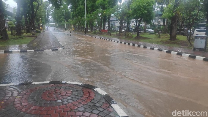 Genangan air di Kompleks Parlemen, Senayan, Jakarta