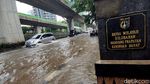 Genangan di Jl Kapt Tendean, Lalin juga Tersendat
