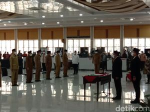 Lantik 13 Eselon II, Gubsu Edy Tekankan Tanggung Jawab ke Warga