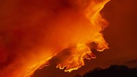 Gunung Etna di Sisilia, Italia, merupakan gunung berapi tertinggi di Eropa dan salah satu yang paling aktif di dunia. AP Photo/Salvatore Allegra