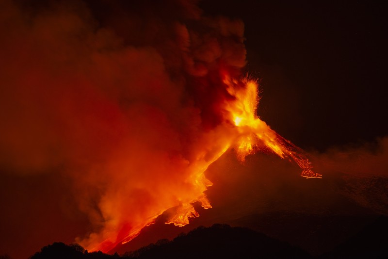Lava menyembur dari gunung berapi Etna, Sisilia, Italia, Selasa (16/2/2021) waktu setempat.