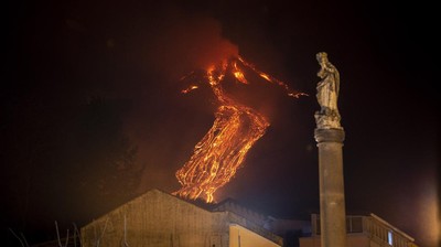 Gunung Api Paling Aktif di Eropa Kembali Erupsi