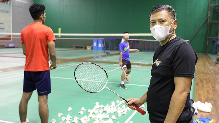 Pelatih tunggal putra Hendry Saputra