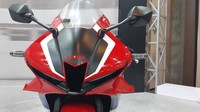 CBR600RR punya banyak fitur elektronik seperti Honda Selectable Torque Control (HSTC), mode berkendara hingga 5 pilihan (3 bawaan pabrikan), wheelie control, dan engine brake (3 level). Foto: Ridwan Arifin
