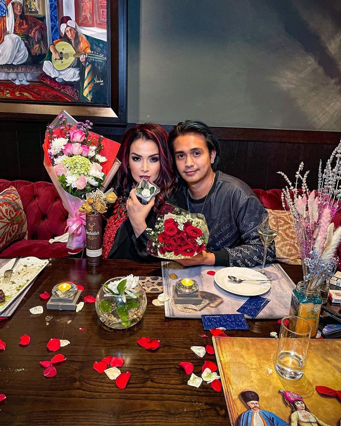 Intip Momen Mesra Jennifer Jill dan Ajun Perwira Saat Makan Bareng