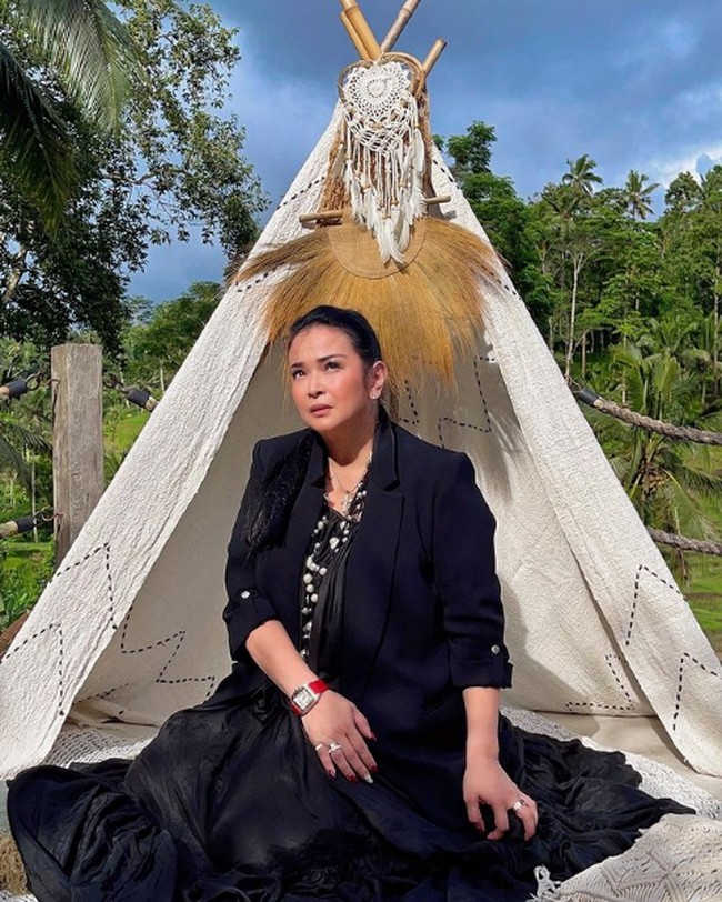 Jennifer Jill saat ini ditetapkan sebagai tersangka kasus narkoba golongan I. Ia diamankan polisi di kediamannya kawasan Ancol, Jakarta Utara. Foto: Instagram/@jennifer_ipel