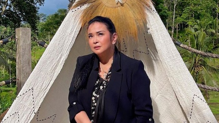 Gaya OOTD Jennifer Jill.