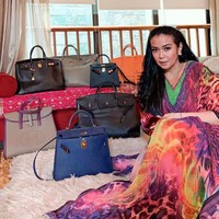 Jennifer Jill diketahui merupakan salah satu kolektor tas Hermes. Beberapa koleksinya termasuk model klasik seperti Birkin, Kelly dan Haut à Courroies (HAC). Foto: Instagram/@jennifer_ipel