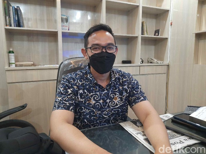 Kabag Humas Pemkot Surabaya Febriadhitya Prajatara