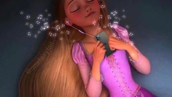 Rapunzel asik streaming musik. Foto: instagram.com/onefairyfail/