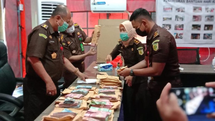 Kejati Sulbar sita duit Rp 783 juta terkait dugaan korupsi DAK pendidikan.