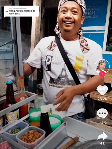 Kisah Mang Ari, Tukang Bakso Dapat Pesanan Bakso Campur Kopi dan Roti