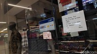 Alasan kedua tidak lain dan tidak bukan karena adanya pandemi COVID-19. Ada kebijakan pembatasan jenis tenant yang boleh beroperasi, pembatasan pengunjung serta jam operasional. Hal itu sangat berpengaruh terhadap Poins Square.