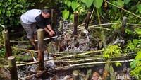 Pada saat pandemi ini, ia tetap memproduksi pompa hidram di rumahnya. Sedangkan bahan baku besi dan lainnya dibeli dari Semarang. Kemudian, untuk pemasaran menggunakan media sosial dan toko online.