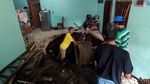 Ngeri! Lantai Ruang Tamu Rumah Warga di Temanggung Ambles