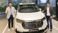 Di balik bonetnya, New Honda Odyssey dibekali dengan mesin 2.4 liter i-VTEC  dan transmisi CVT dengan Earth Dreams Technology yang bisa menghasilkan tenaga maksimal sebesar 173 PS/6.200 rpm dan torsi maksimum 225  Nm/4.000 rpm, serta emisi yang sesuai standar EURO 4. New Honda Odyssey dijual dengan harga Rp  888.000.000,- (harga yang tertera adalah harga on the road wilayah Jakarta untuk  kepemilikan orang pertama tahun 2021). Foto: Instagram @hondaisme