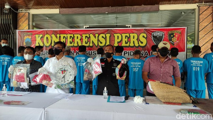 Para tersangka pelaku judi di wilayah Polda Jateng