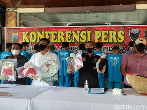 Picu Kerumunan Saat Pandemi, Belasan Pejudi Sabung Ayam-Dadu Ditangkap