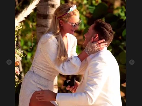Paris Hilton dilamar sang kekasih